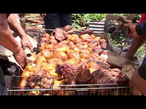 Descubre el auténtico sabor del Umu, el asado tradicional de Tonga